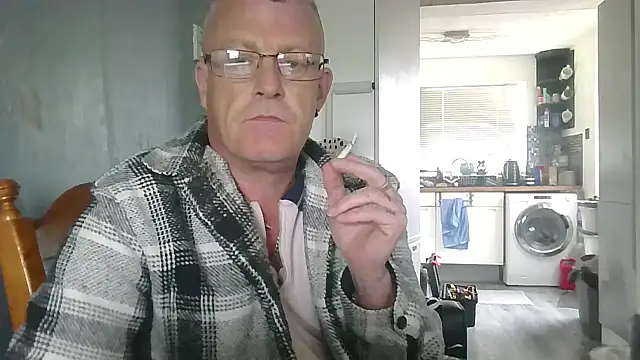 Snapshot of hefin18 chatting on 02-16-25, 01:27 hefin18 online show from 02-16-25, 01:27