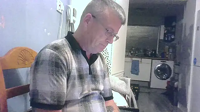 Snapshot of hefin18 chatting on 02-26-25, 11:04 hefin18 online show from 02-26-25, 11:04