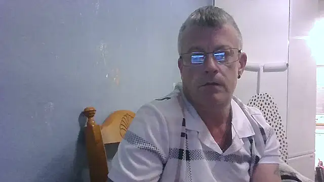 Snapshot of hefin18 chatting on 03-05-25, 07:27 hefin18 online show from 03-05-25, 07:27