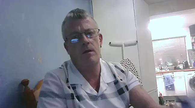 Snapshot of hefin18 chatting on 03-05-25, 10:32 hefin18 online show from 03-05-25, 10:32