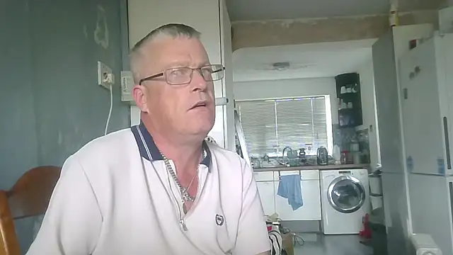 Snapshot of hefin18 chatting on 09-13-25, 11:43 hefin18 online show from 09-13-25, 11:43