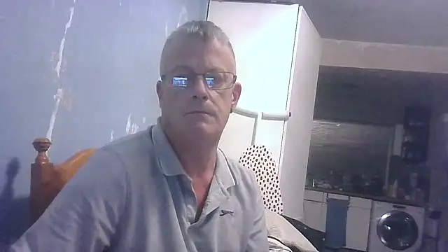 Snapshot of hefin18 chatting on 10-09-25, 09:57 hefin18 online show from 10-09-25, 09:57