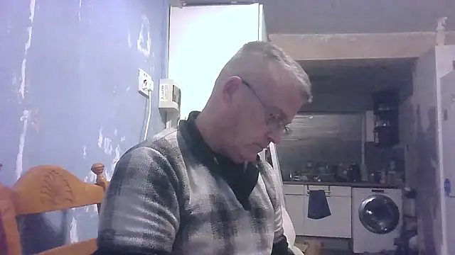 Snapshot of hefin18 chatting on 12-03-25, 09:57 hefin18 online show from 12-03-25, 09:57