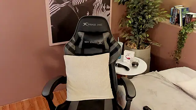 Skyyle  online show from 02-11-26, 01:27