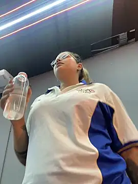 Snapshot of oizoe chatting on 12-17-25, 07:31 oizoe online show from 12-17-25, 07:31