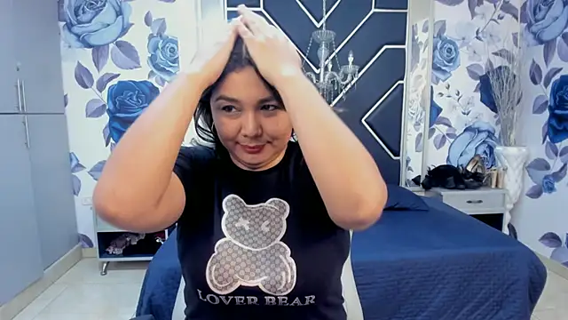 LatinaHoleQueen online show from 10-03-25, 03:53