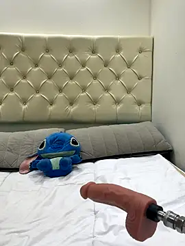 Snapshot of Elie-3 chatting on 11-16-25, 01:55 Elie-3 online show from 11-16-25, 01:55