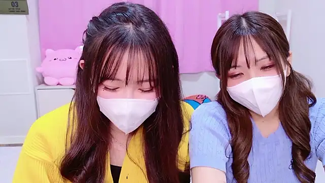 Snapshot of MOEMOE-Q chatting on 11-02-25, 04:09 MOEMOE-Q online show from 11-02-25, 04:09