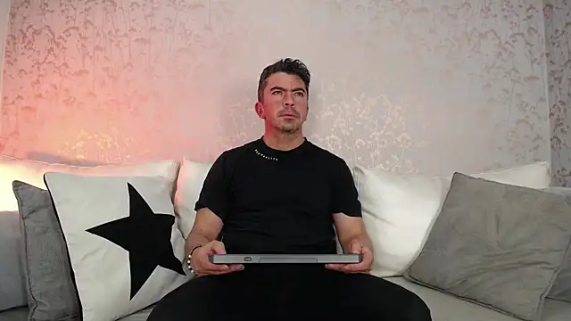 Snapshot of JuanKFit_45 chatting on 11-08-25, 01:44 JuanKFit 45 online show from 11-08-25, 01:44