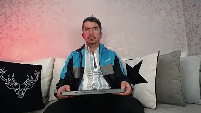 Snapshot of JuanKFit_45 chatting on 11-10-25, 01:43 JuanKFit 45 online show from 11-10-25, 01:43