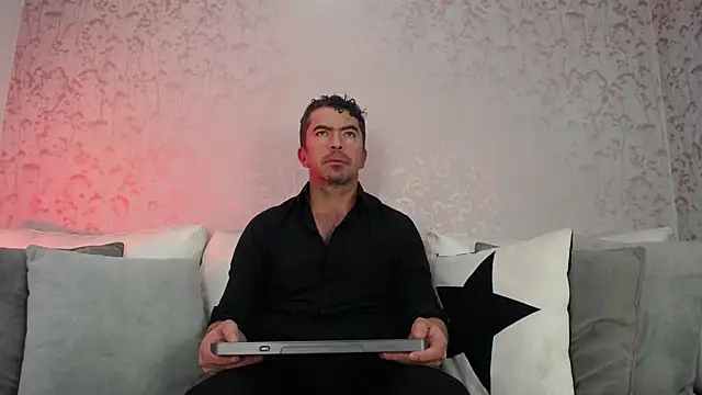 Snapshot of JuanKFit_45 chatting on 11-20-25, 01:33 JuanKFit 45 online show from 11-20-25, 01:33