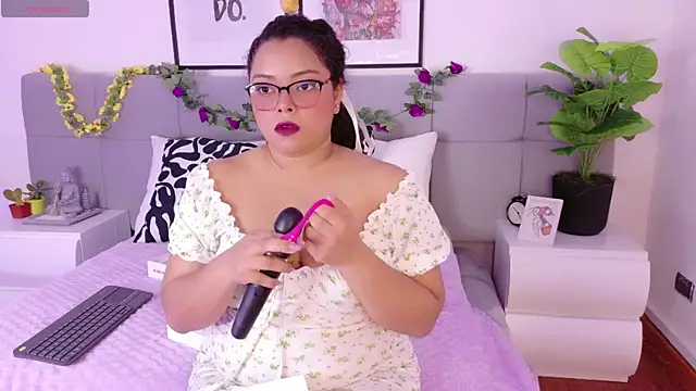 Alanaa Gomez online show from 09-18-25, 01:13