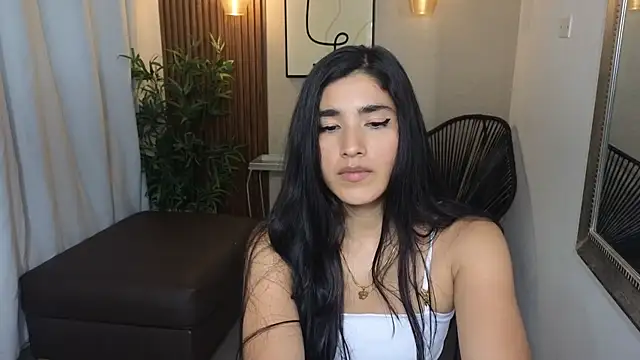 Lia Mar  online show from 10-17-25, 06:10