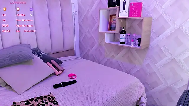 Clhoe Johnson online show from 11-15-25, 12:23