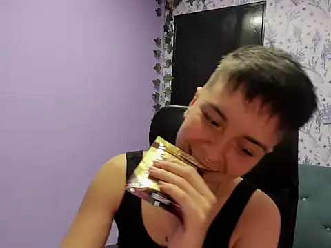  Hannah Hot online show from 10-31-25, 01:50