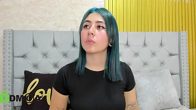 Snapshot of Skarlet_04 chatting on 11-11-25, 05:46 Skarlet 04 online show from 11-11-25, 05:46