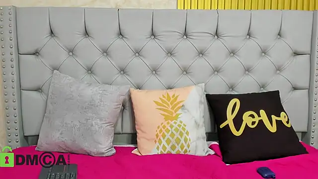 Snapshot of Skarlet_04 chatting on 11-13-25, 06:51 Skarlet 04 online show from 11-13-25, 06:51