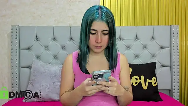 Snapshot of Skarlet_04 chatting on 11-15-25, 05:42 Skarlet 04 online show from 11-15-25, 05:42