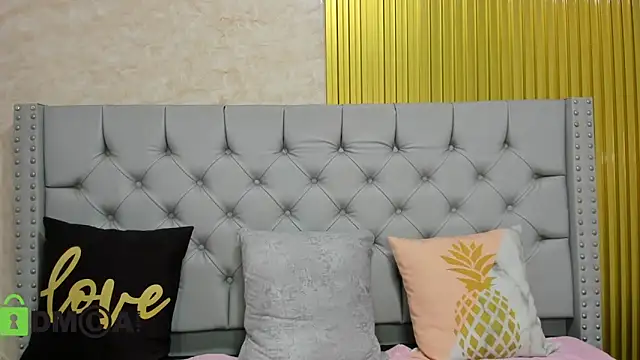 Snapshot of Skarlet_04 chatting on 11-22-25, 03:44 Skarlet 04 online show from 11-22-25, 03:44