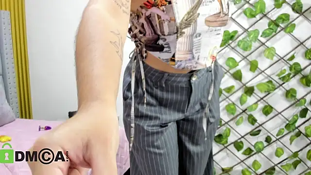 Snapshot of Skarlet_04 chatting on 11-26-25, 05:25 Skarlet 04 online show from 11-26-25, 05:25