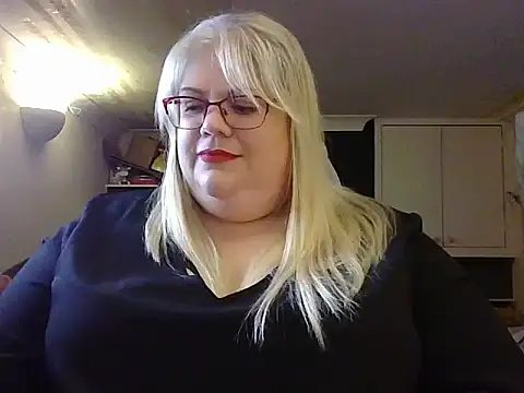 Kinkyhousewife83 online show from 09-26-25, 04:22