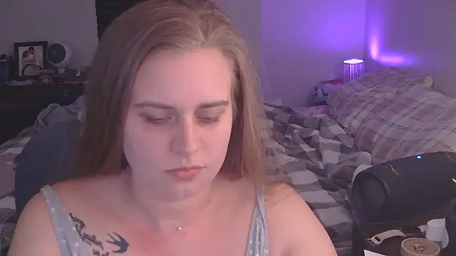 Snapshot of Sexyblonde12344 chatting on 11-17-25, 01:00 Sexyblonde12344 online show from 11-17-25, 01:00