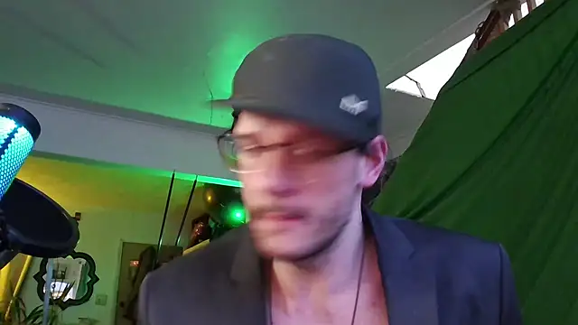 MasterDaddyCool online show from 10-21-25, 03:51