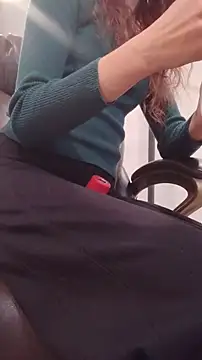 Snapshot of AnneNay chatting on 11-13-25, 09:47 AnneNay online show from 11-13-25, 09:47