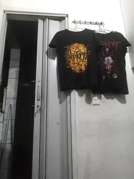 Snapshot of Priminhoshot chatting on 10-13-25, 01:16 Priminhoshot online show from 10-13-25, 01:16