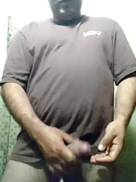 Snapshot of CurableMow chatting on 10-24-25, 06:04 CurableMow online show from 10-24-25, 06:04