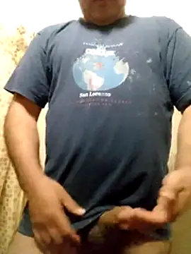 Snapshot of CurableMow chatting on 10-27-25, 03:16 CurableMow online show from 10-27-25, 03:16