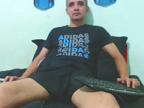 Snapshot of Breiner_hotxxl chatting on 11-11-25, 07:25 Breiner hotxxl online show from 11-11-25, 07:25