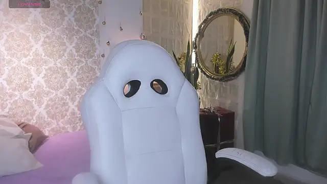 LilyThea online show from 12-18-25, 09:32