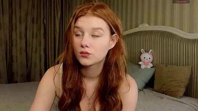 Snapshot of Juuulia_ chatting on 10-16-25, 02:40 Juuulia online show from 10-16-25, 02:40