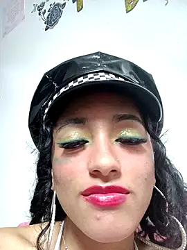 Snapshot of Kylie_Moan chatting on 11-01-25, 05:20 Kylie Moan online show from 11-01-25, 05:20