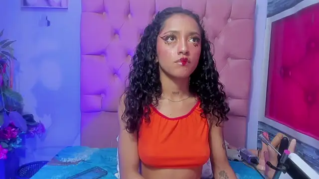 Snapshot of Kylie_Moan chatting on 11-02-25, 07:00 Kylie Moan online show from 11-02-25, 07:00