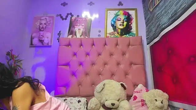 Snapshot of Kylie_Moan chatting on 11-04-25, 04:22 Kylie Moan online show from 11-04-25, 04:22