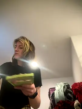 MrsSizzle online show from 10-31-25, 03:51