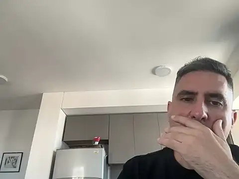 Snapshot of couplelatam2025 chatting on 10-20-25, 06:08 couplelatam2025 online show from 10-20-25, 06:08