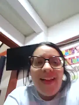 Vanesitacooper online show from 10-15-25, 09:26