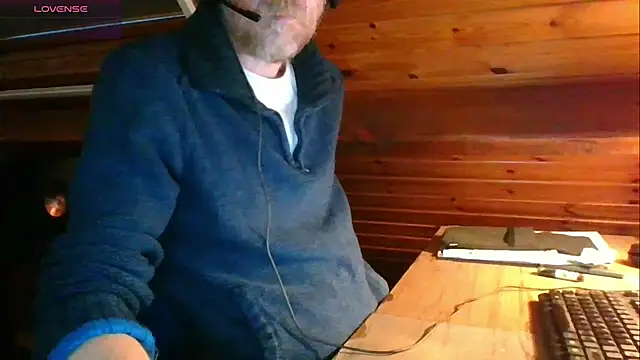 Snapshot of Vrenico-SC chatting on 10-24-25, 04:25 Vrenico-SC online show from 10-24-25, 04:25