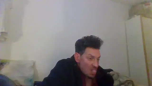 Snapshot of ARTANIS20 chatting on 12-14-25, 10:31 ARTANIS20 online show from 12-14-25, 10:31