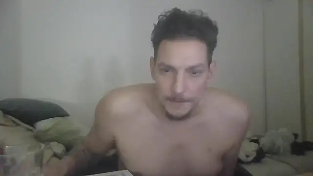 Snapshot of ARTANIS20 chatting on 12-20-25, 01:12 ARTANIS20 online show from 12-20-25, 01:12