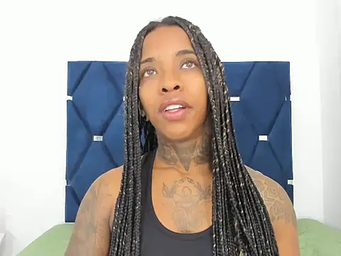 Pauline Fox online show from 10-18-25, 01:52