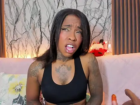 Pauline Fox online show from 12-17-25, 02:50