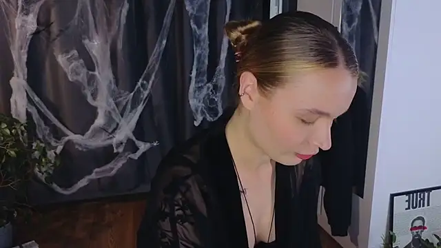 lisa schiele online show from 10-30-25, 08:42