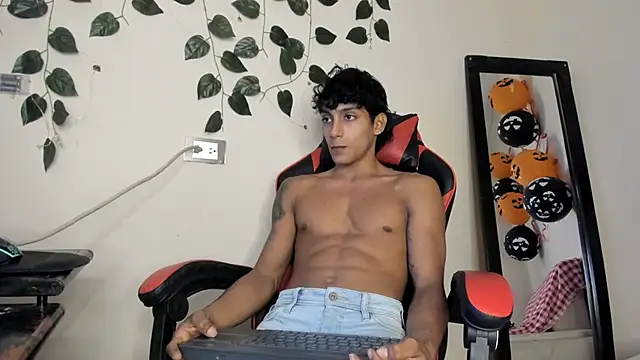 Snapshot of axel_rousse2 chatting on 10-26-25, 08:15 axel rousse2 online show from 10-26-25, 08:15