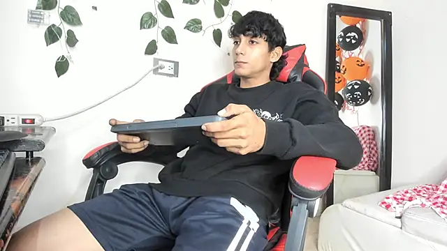 Snapshot of axel_rousse2 chatting on 11-05-25, 10:32 axel rousse2 online show from 11-05-25, 10:32