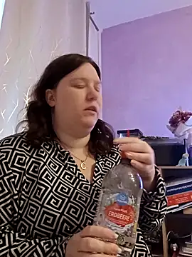 Feuchtekitty92xh online show from 10-14-25, 06:36