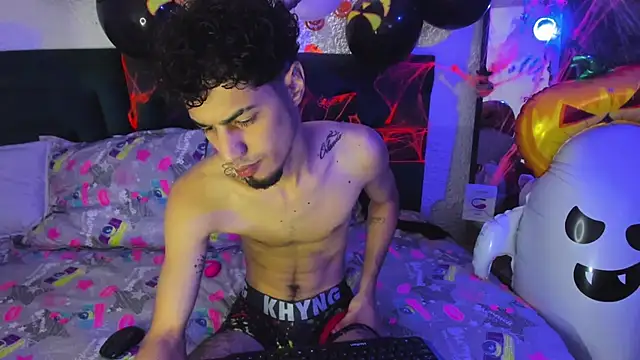 Snapshot of Chris_Angel_ chatting on 11-01-25, 12:51 Chris Angel online show from 11-01-25, 12:51